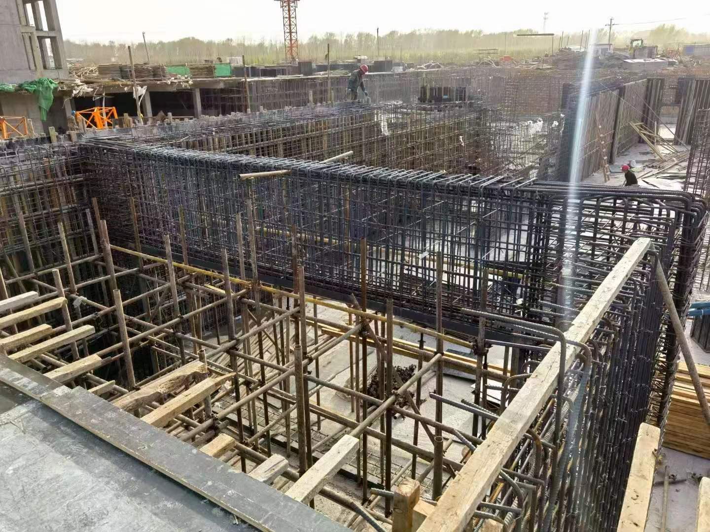 尚义建筑基础筏板施工时混凝土有哪些常见问题?